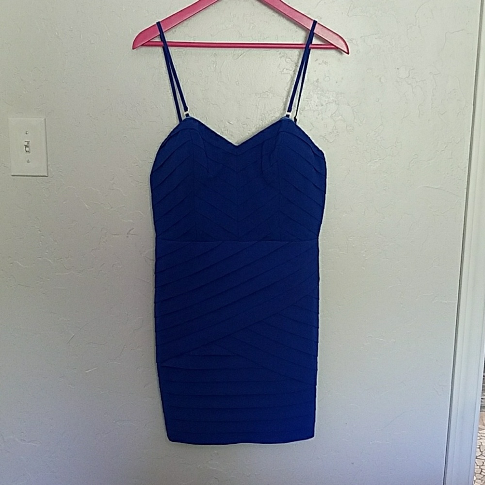 Gianni Bini blue dress with beautiful detail!